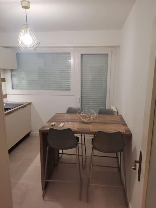 Superbe Appartement Neuf Et Moderne. 波城 外观 照片